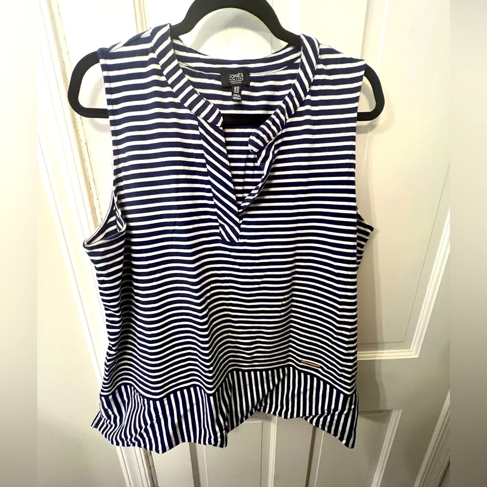 Jones New York women’s tank top - size 2x - navy and white stripe